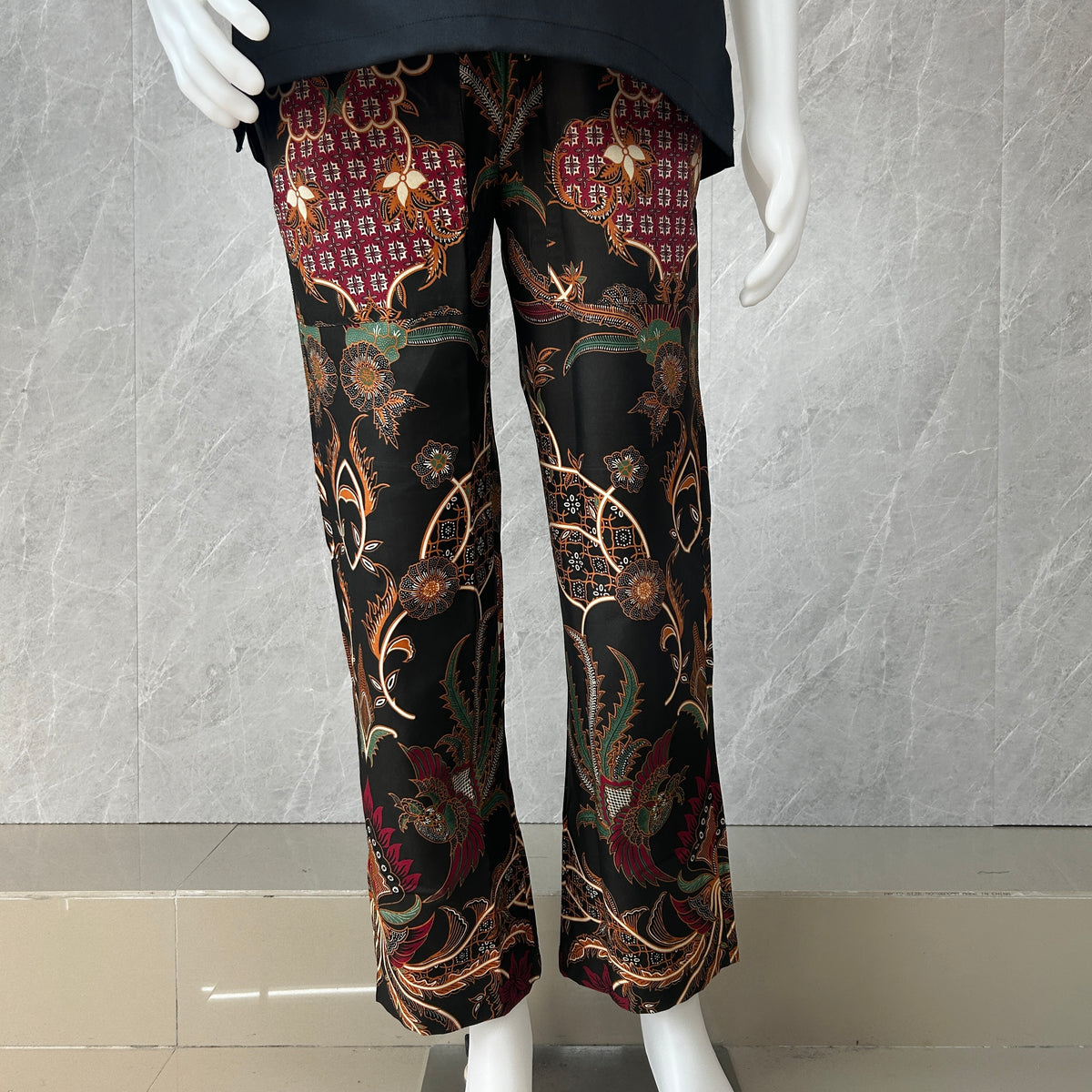 Batik Relaxed Pants in Premium Cotton with Drawstring and Right and Left Pocket