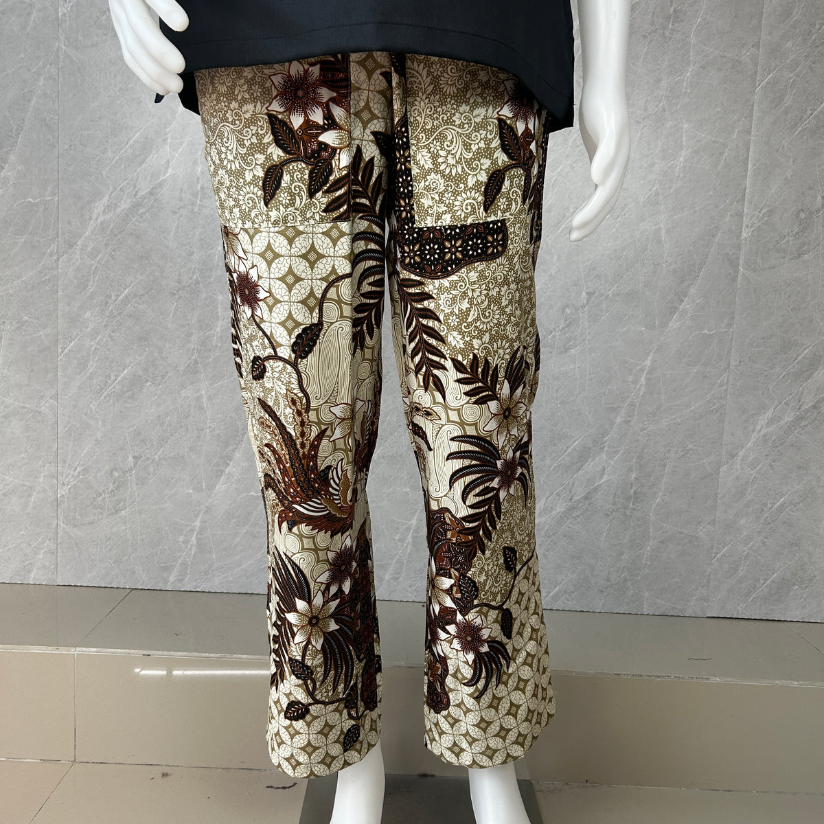Batik Relaxed Pants in Premium Cotton with Drawstring and Right and Left Pocket