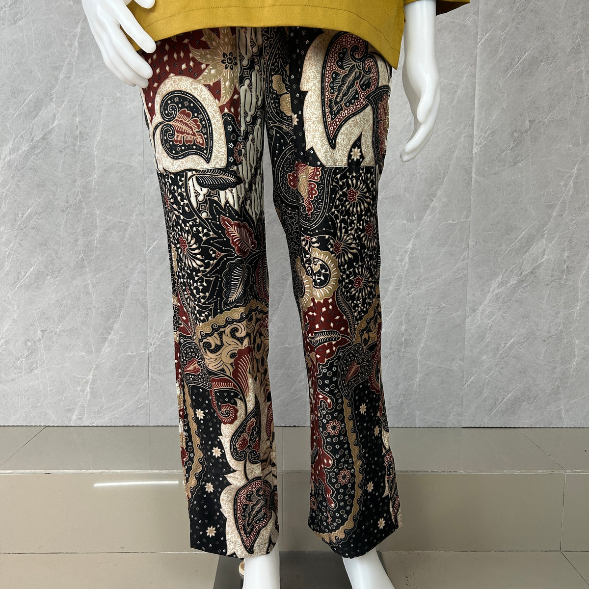Batik Relaxed Pants in Premium Cotton with Drawstring and Right and Left Pocket