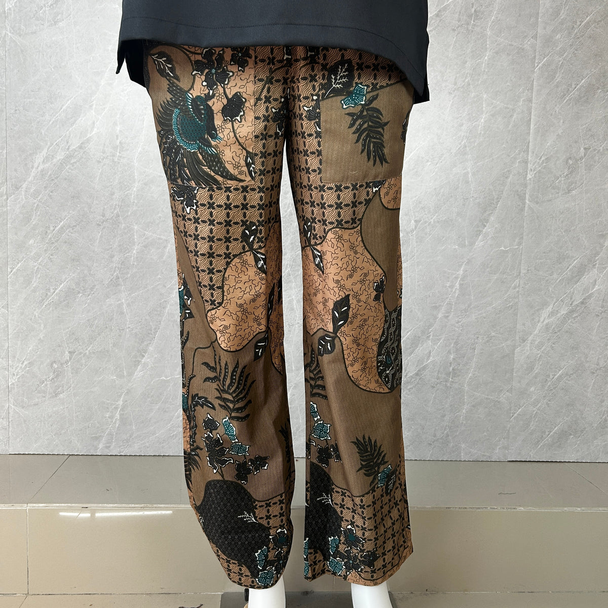Batik Relaxed Pants in Premium Cotton with Drawstring and Right and Left Pocket