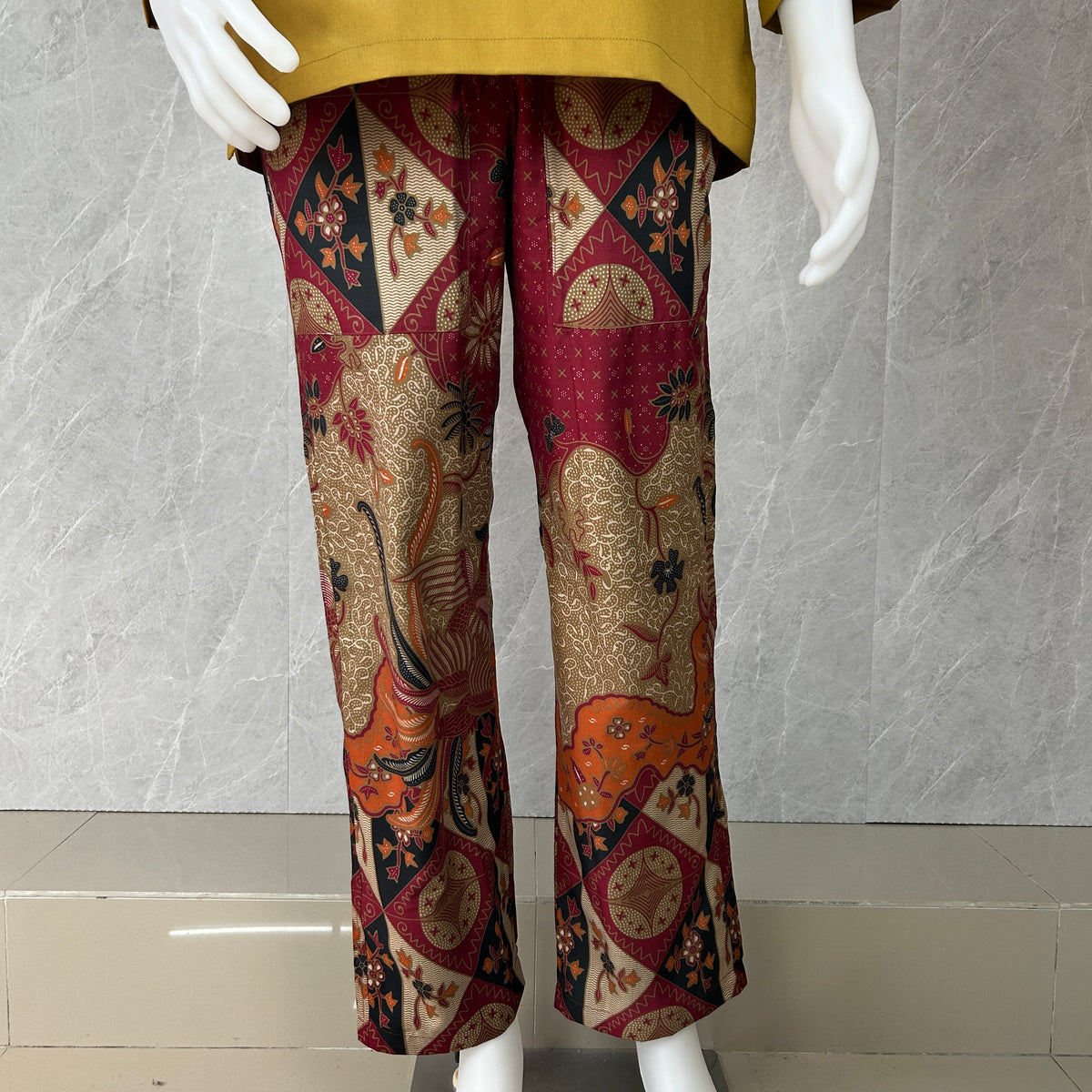 Batik Relaxed Pants in Premium Cotton with Drawstring and Right and Left Pocket