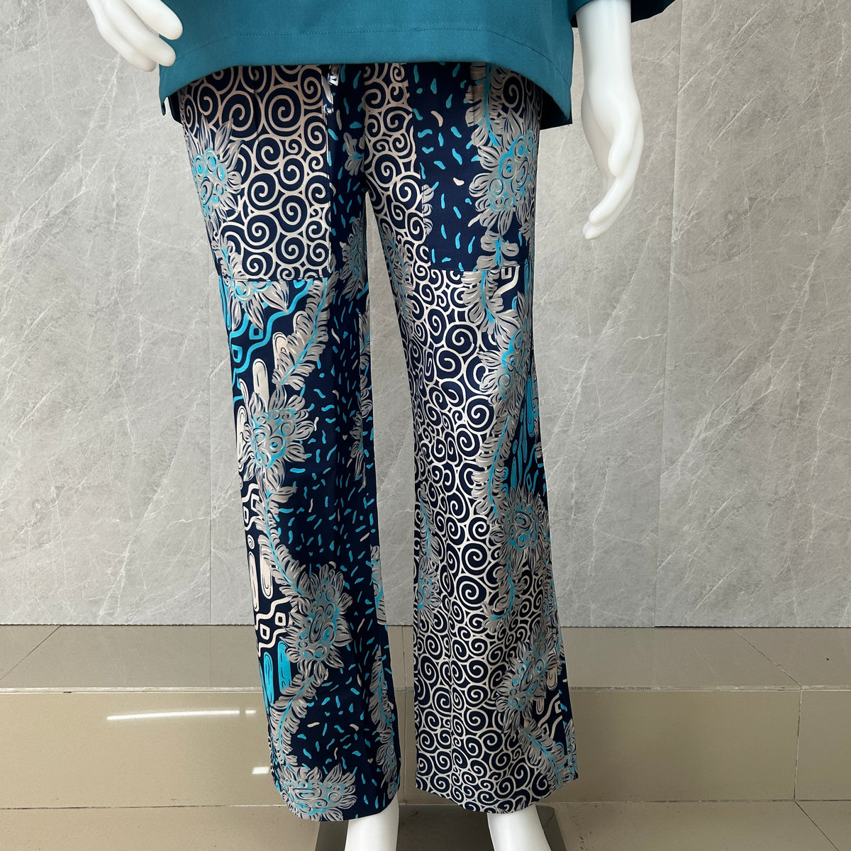 Batik Relaxed Pants in Premium Cotton with Drawstring and Right and Left Pocket
