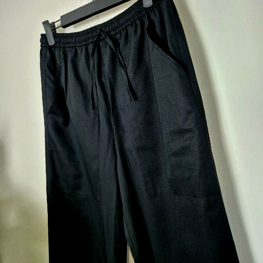 Relaxed Pants in Premium Cotton with Drawstring and Right and Left Pocket