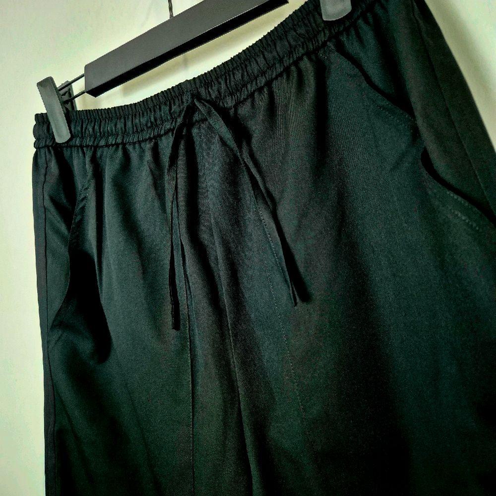 Relaxed Pants in Premium Cotton with Drawstring and Right and Left Pocket