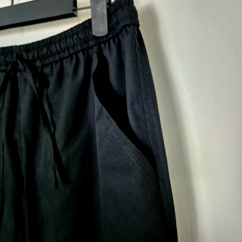 Relaxed Pants in Premium Cotton with Drawstring and Right and Left Pocket