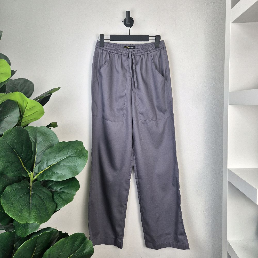 Relaxed Pants in Premium Cotton with Drawstring and Right and Left Pocket